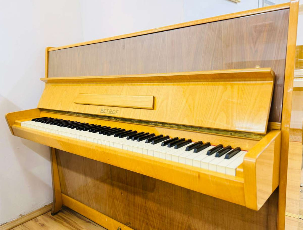 Petrof Klavier