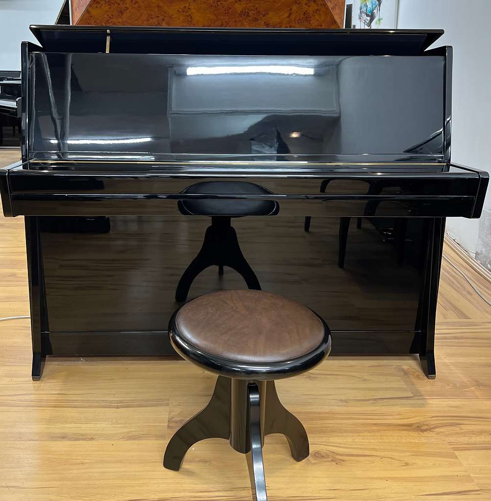 Petrof 114K Klavier Handgefertigt in Europa