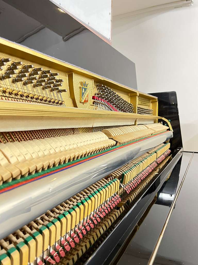 Petrof 114K Klavier Handgefertigt in Europa