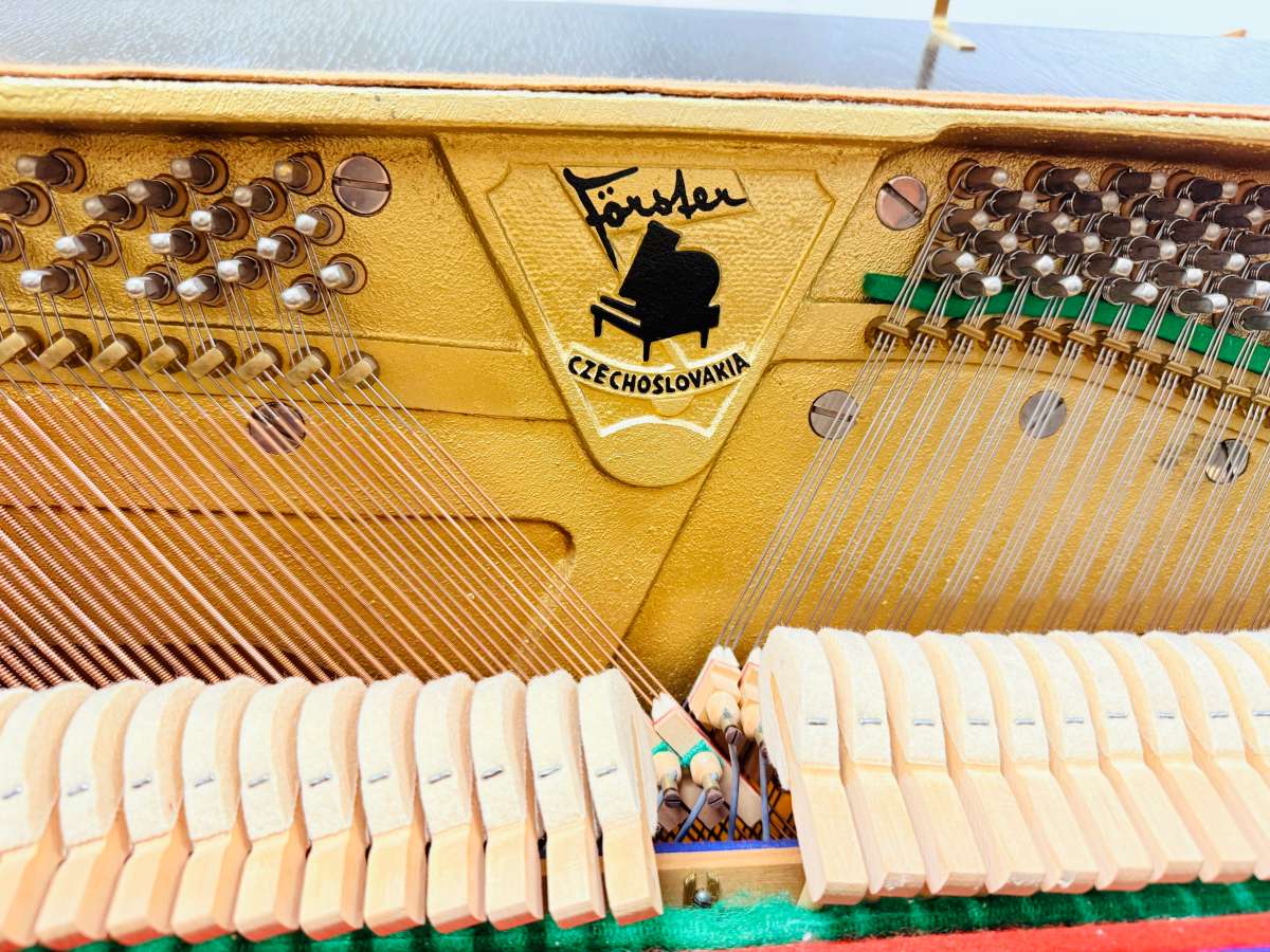 August Förster Klavier