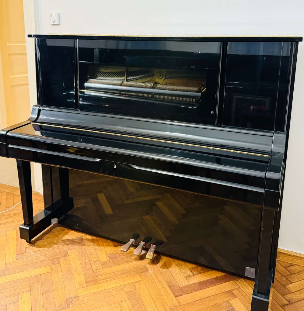 Yamaha YUX Konzert Klavier
