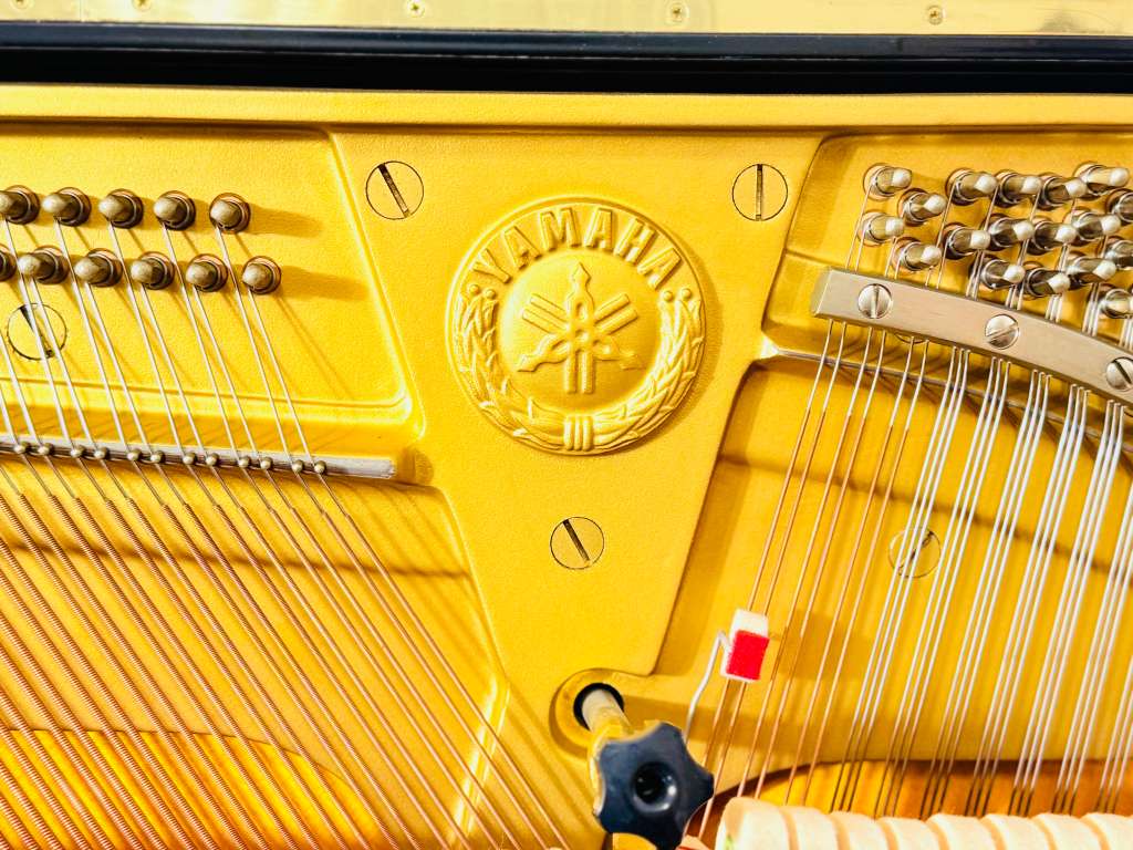 Yamaha YUX Konzert Klavier