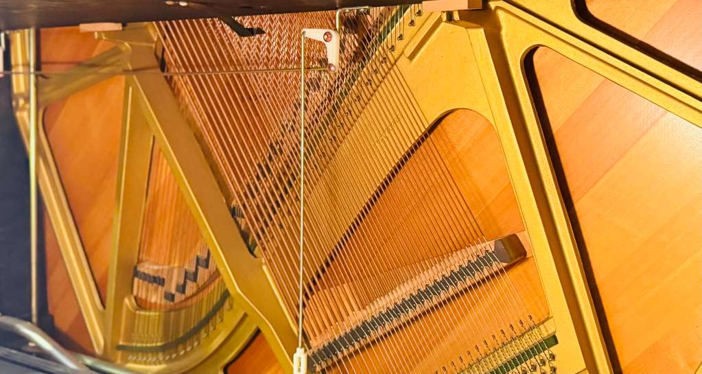 Yamaha YUX Konzert Klavier