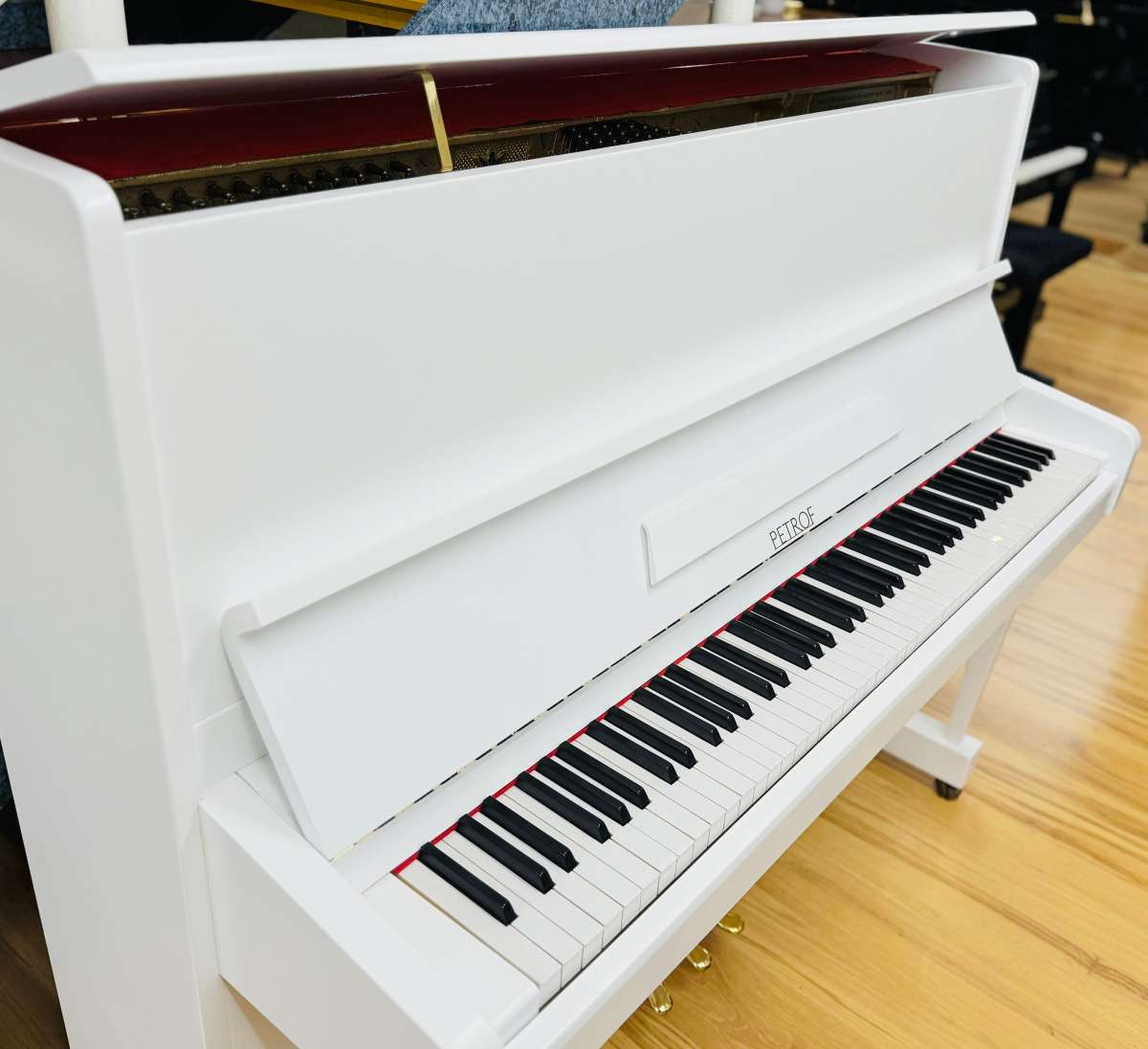 Petrof Konzert Klavier