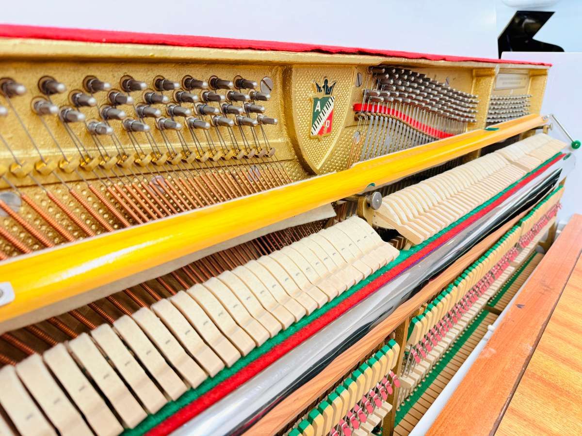 Petrof Konzert Klavier