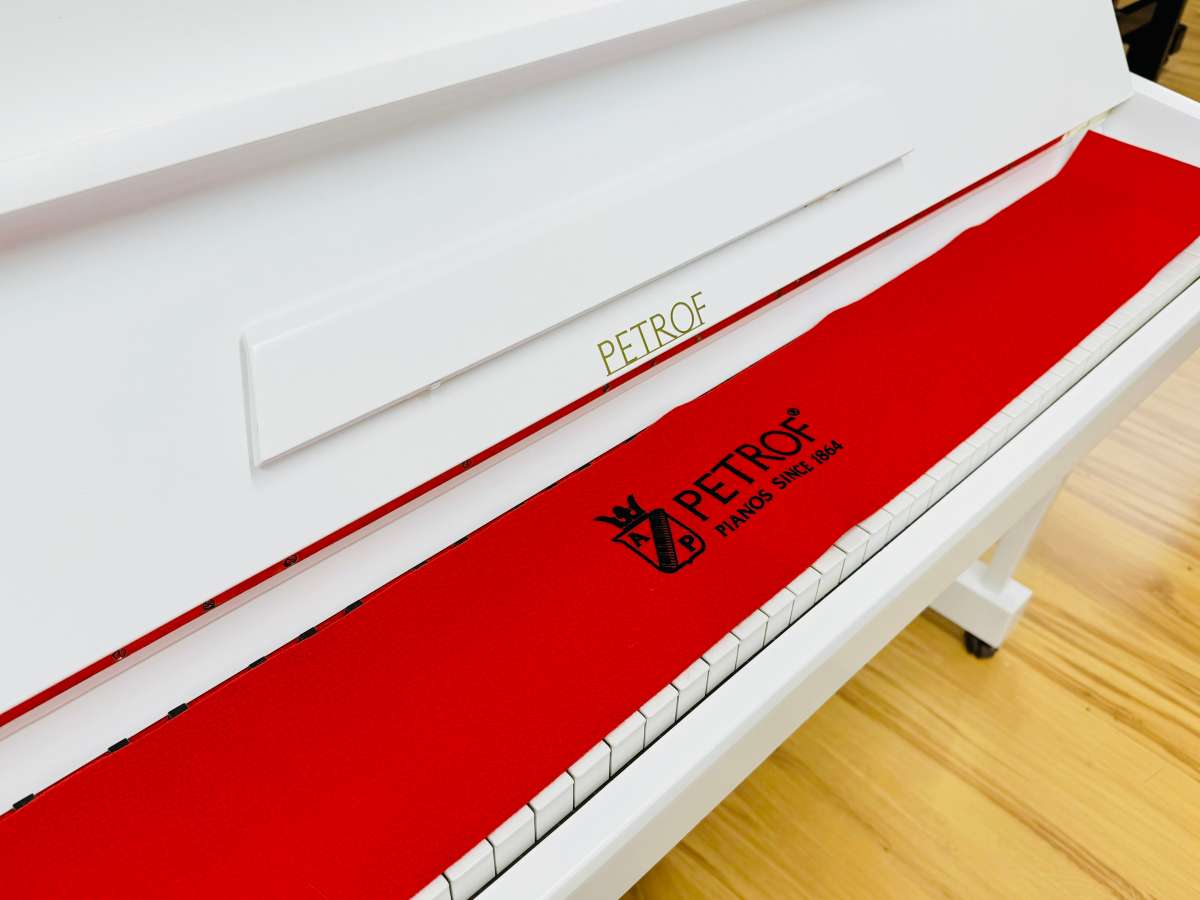 Petrof Konzert Klavier