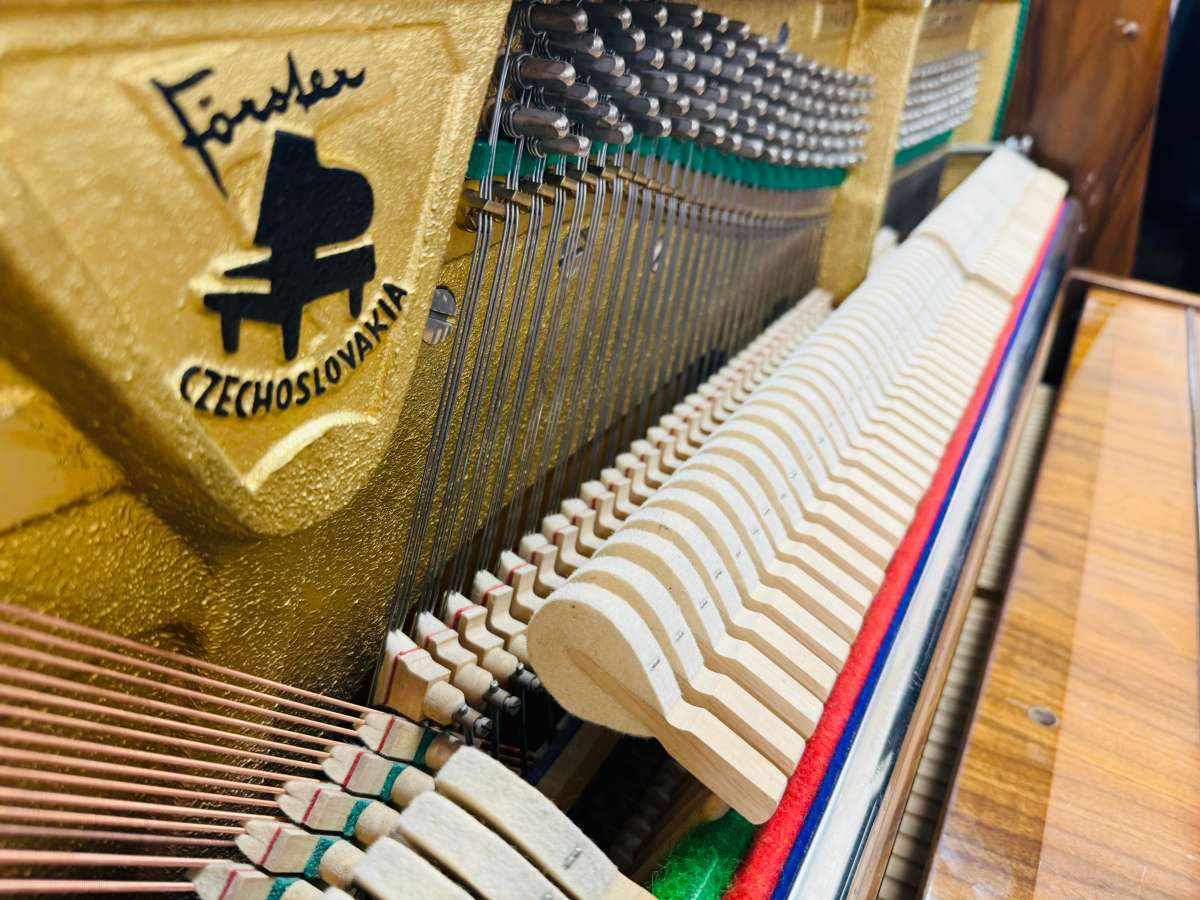 August Förster Klavier