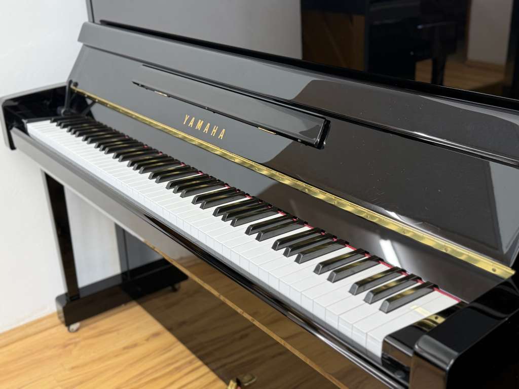 Yamaha b121 Klavier