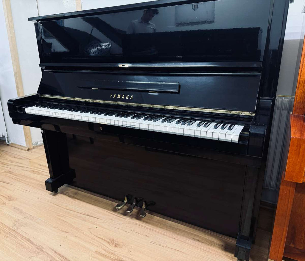 Yamaha U2 Klavier mit Automatik Humidifier