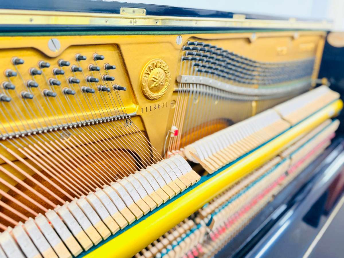 Yamaha U2 Klavier mit Automatik Humidifier