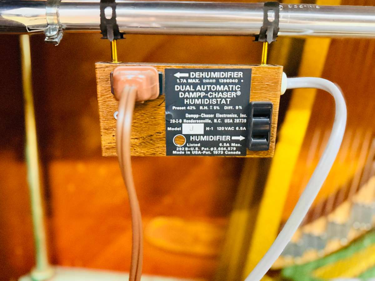 Yamaha U2 Klavier mit Automatik Humidifier