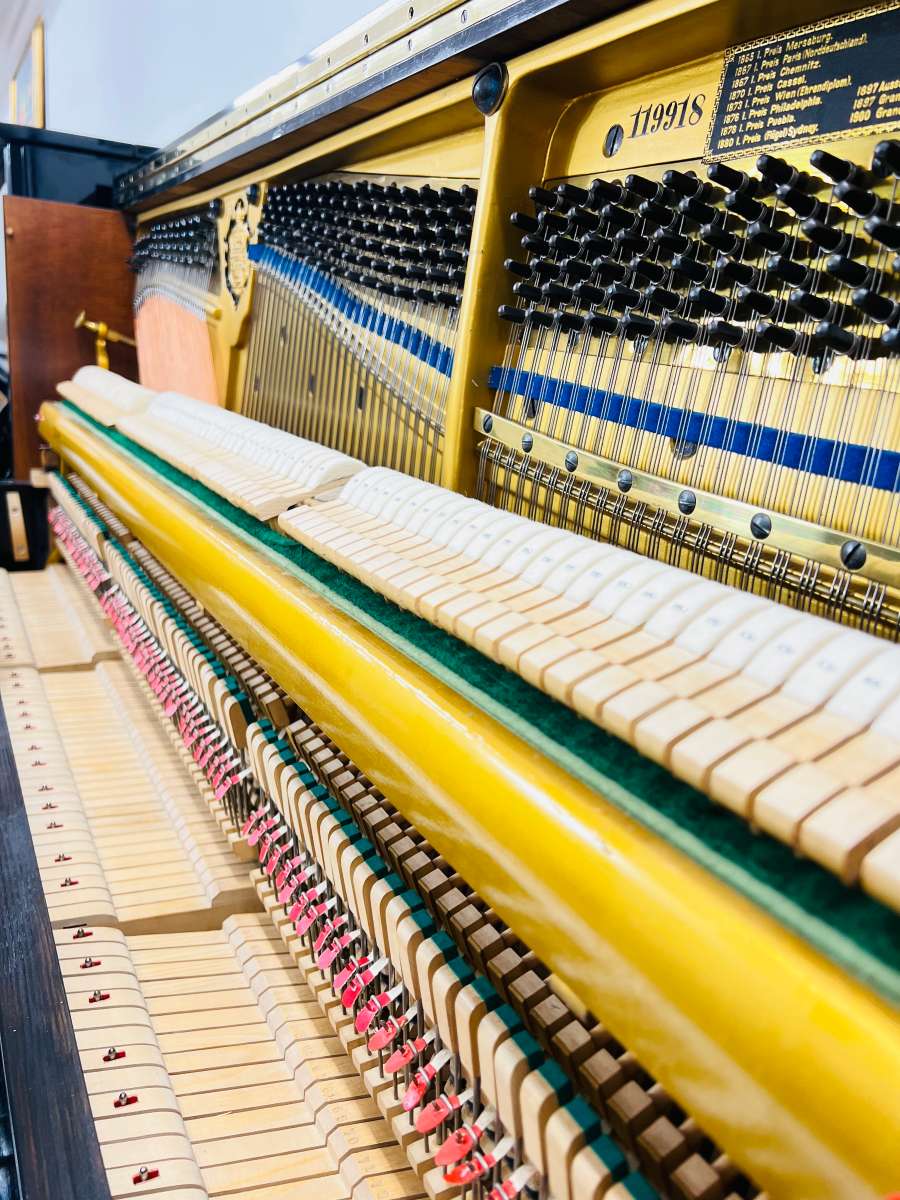 Blüthner Klavier Handgefertigt in Deutschland